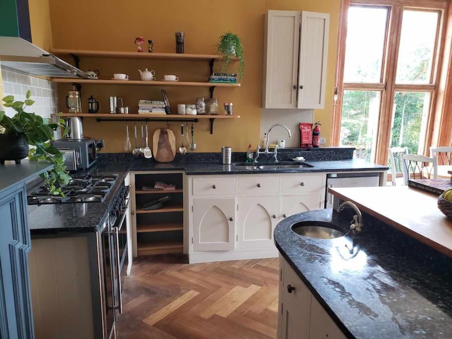 3 Bedroom 3 Bathroom Ground Floor Condo With Veranda Райгейт Екстериор снимка