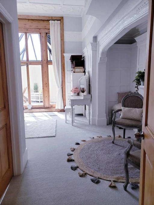 3 Bedroom 3 Bathroom Ground Floor Condo With Veranda Райгейт Екстериор снимка